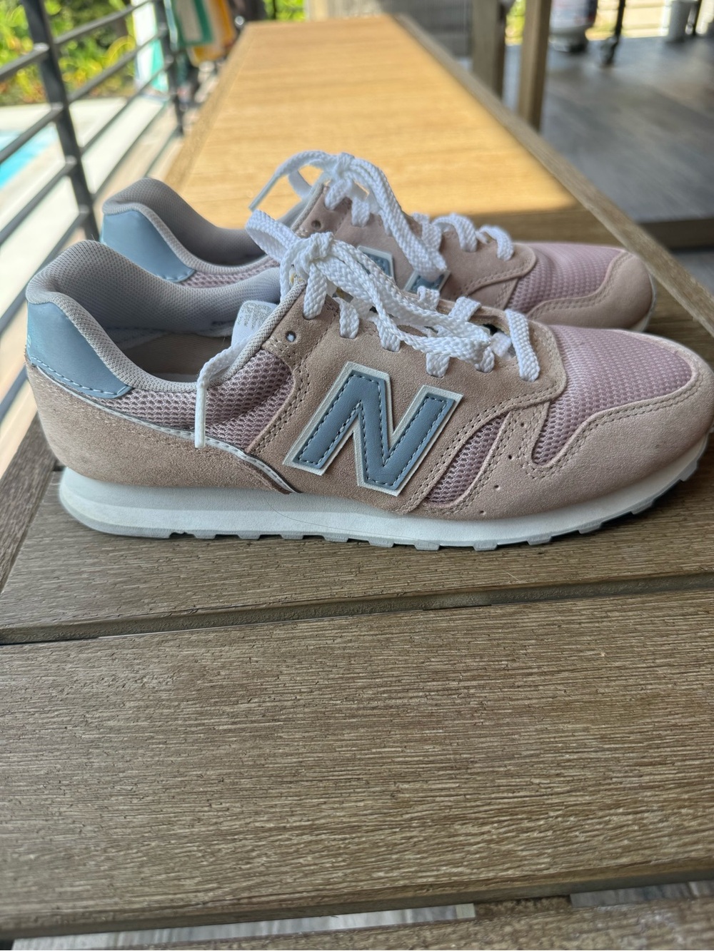 New Balance Women's 373 Light Pink & Light Blue Suede Mesh Sneakers. Size 7.5